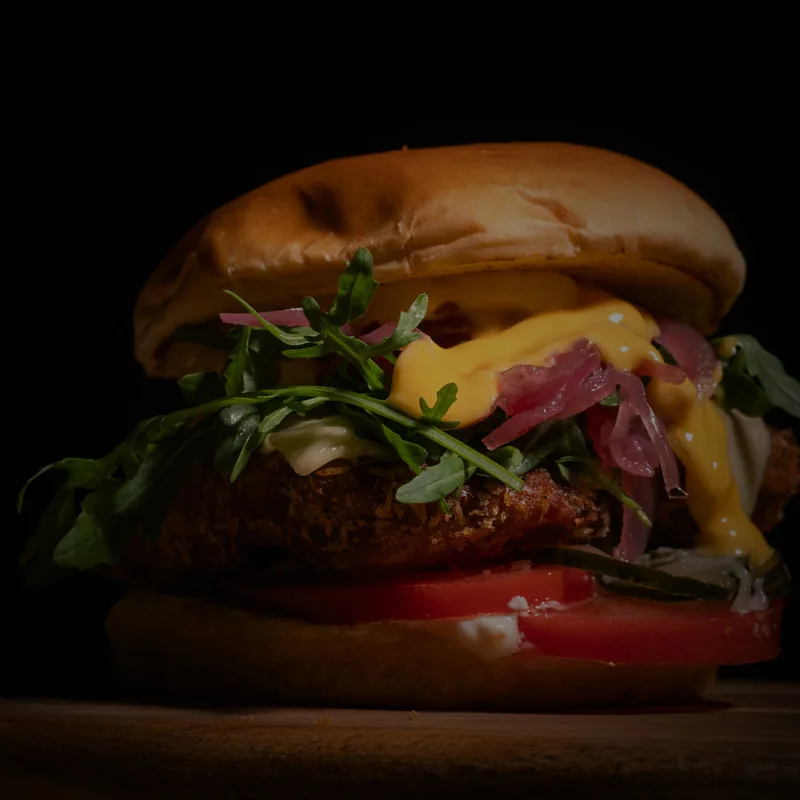 Crunchy Gourmet, 250g de contramuslo de pollo "del Rey" rebozado, queso emmental, tomate